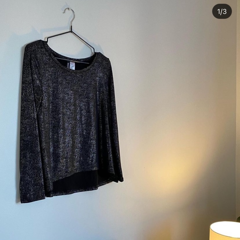 Sparkly long-sleeves flowy top